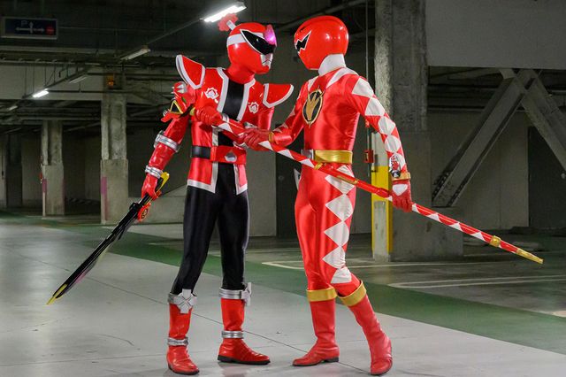 凌駕、喫茶どんぶらで恐竜カレーを振る舞う！「アバレンジャーwithドンブラザーズ」新場面写真（7枚目）