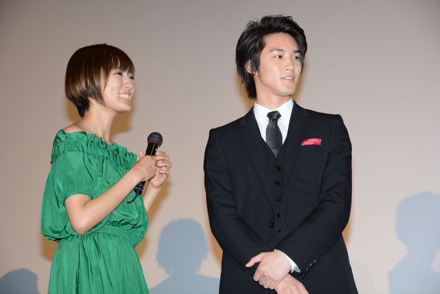 夏菜も詰め寄る…映画『鏡の中の笑顔たち』初日舞台あいさつ【フォトギャラリー】：フォトギャラリー