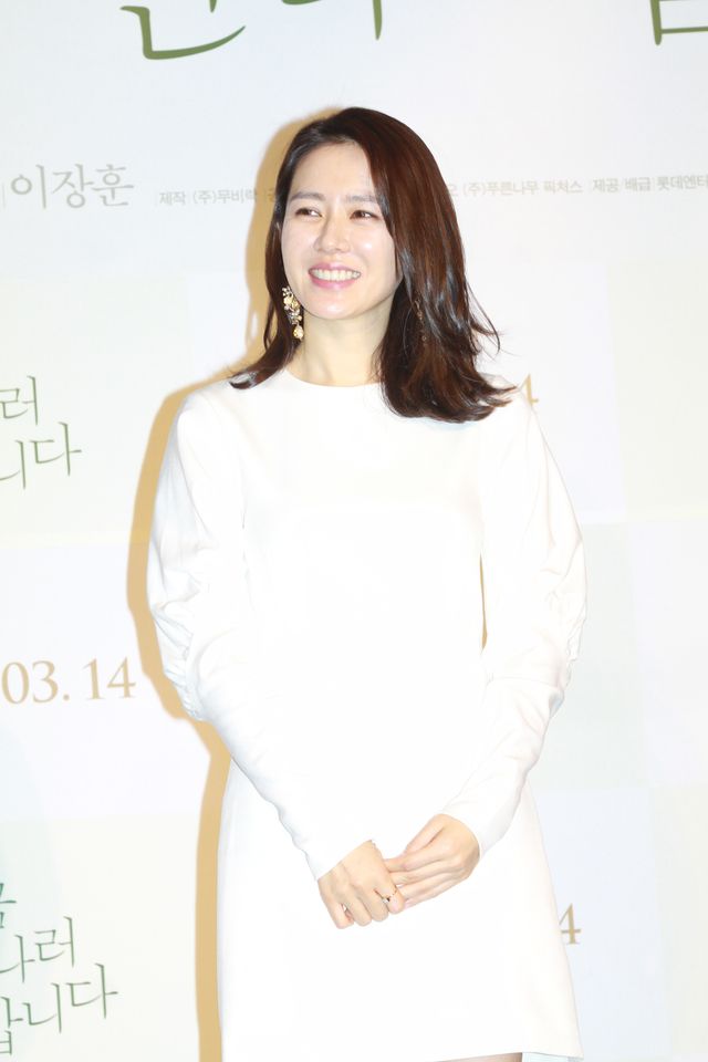 美脚のソン・イェジン＆ソ・ジソブ腕組み2ショット（14枚目）