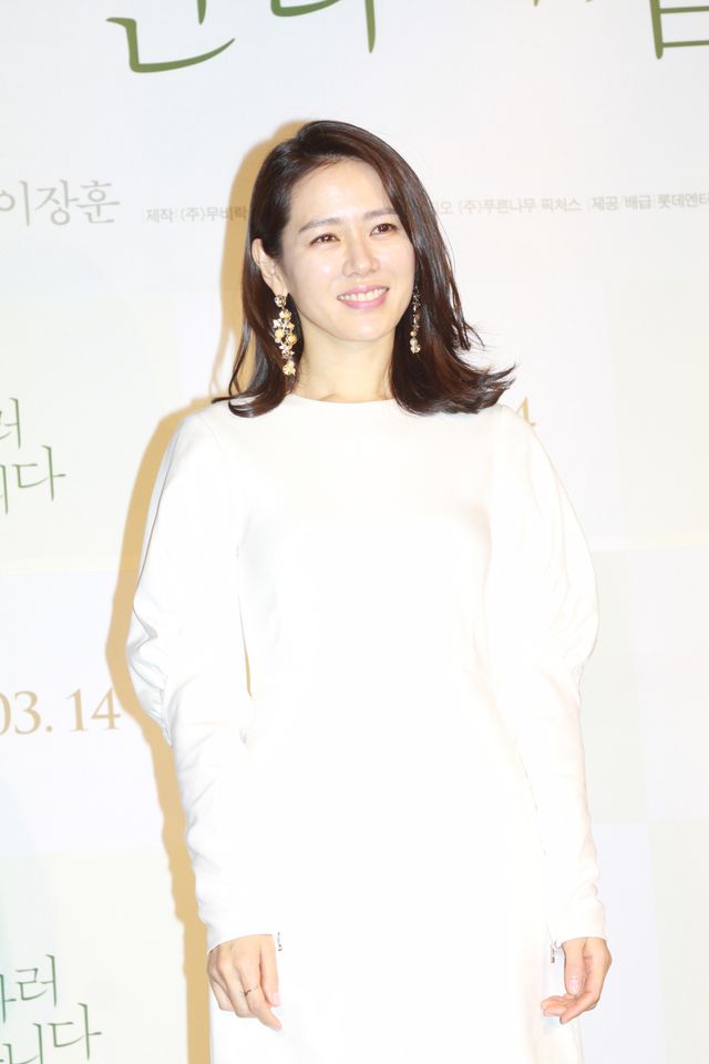 美脚のソン・イェジン＆ソ・ジソブ腕組み2ショット（15枚目）