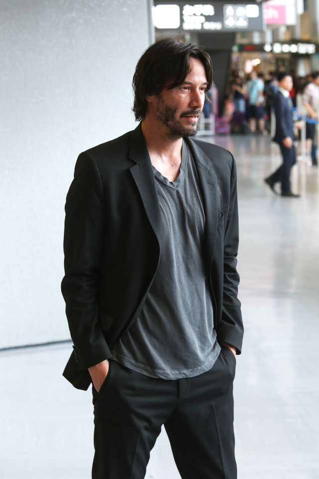 キアヌ・リーヴス、成田空港に到着！ファンがお迎え！画像ギャラリー（6枚目）