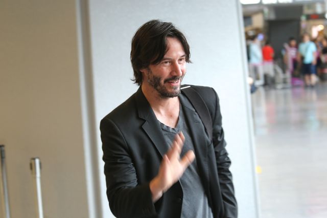 キアヌ・リーヴス、成田空港に到着！ファンがお迎え！画像ギャラリー（10枚目）