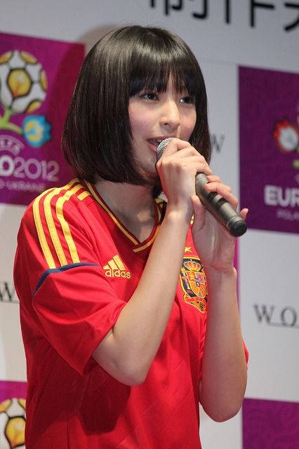 「UEFA EURO 2012 サッカー欧州選手権」EUROガール継承式フォトギャラリー：フォトギャラリー