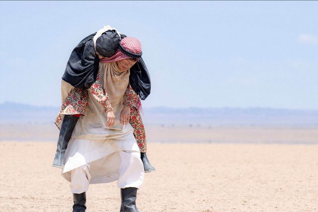 「VIVANT」ラクダの名演技も話題！第3話場面写真（ネタバレあり）（18枚目）