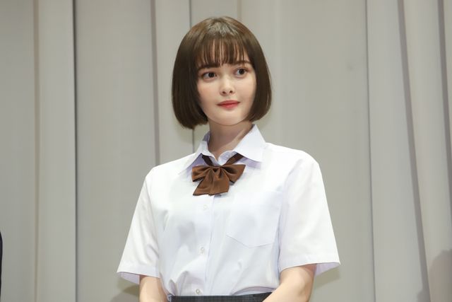玉城ティナ＆堀田真由、制服姿で登場！「受験ゾンビ」完成披露試写会：フォトギャラリー