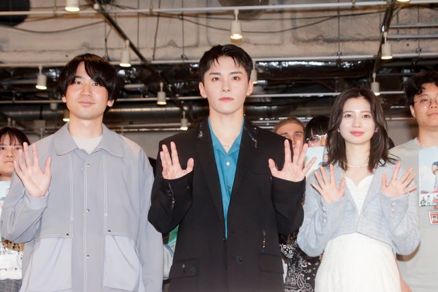 JO1・川西拓実＆桜田ひより、新入生約320人の前にサプライズ登場！（4枚目）