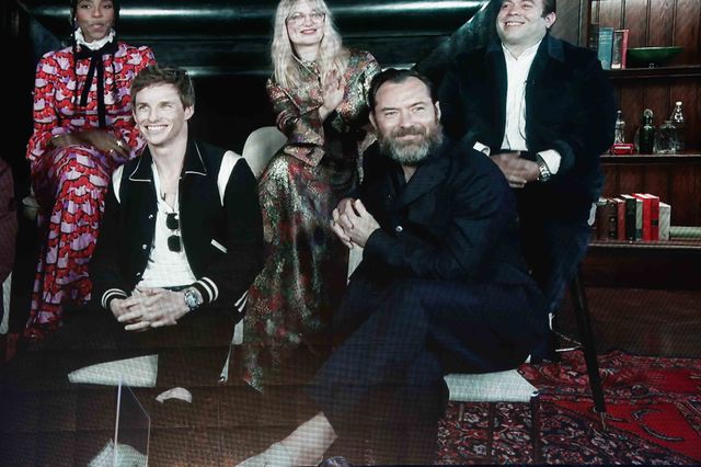 エディ・レッドメインのハートポーズ！『ファンタスティック・ビーストとダンブルドアの秘密』ライトアップ・ファンナイト（3枚目）