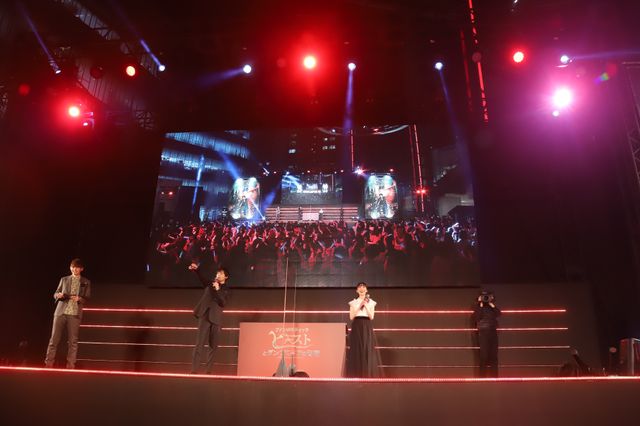 エディ・レッドメインのハートポーズ！『ファンタスティック・ビーストとダンブルドアの秘密』ライトアップ・ファンナイト（10枚目）