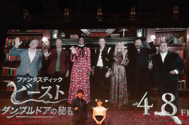 エディ・レッドメインのハートポーズ！『ファンタスティック・ビーストとダンブルドアの秘密』ライトアップ・ファンナイト（13枚目）