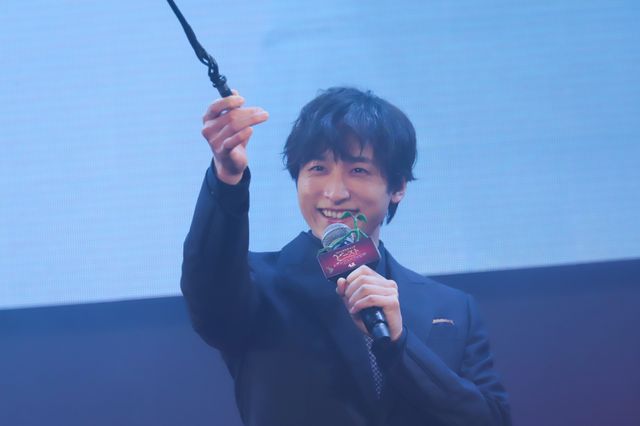 エディ・レッドメインのハートポーズ！『ファンタスティック・ビーストとダンブルドアの秘密』ライトアップ・ファンナイト（16枚目）