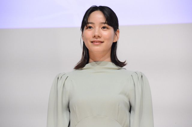 横顔が美しい…のん登壇の『この世界の片隅に』リバイバル上映・公開記念舞台あいさつ（2枚目）