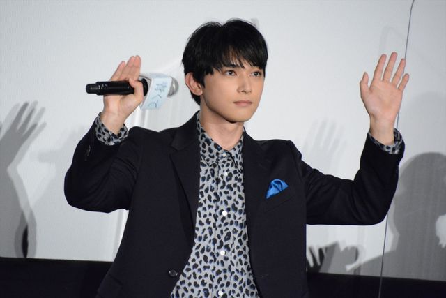 杉咲花はチェック柄ドレスで登場！『青くて痛くて脆い』初日舞台あいさつ（10枚目）