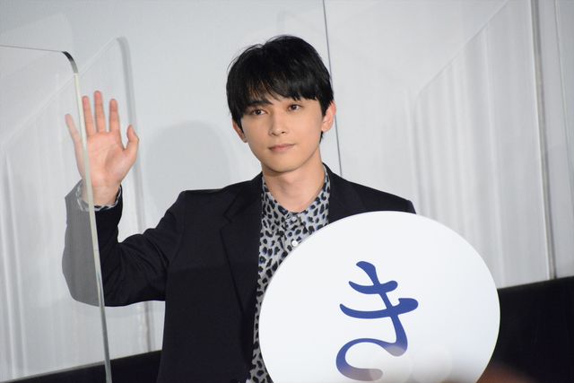 杉咲花はチェック柄ドレスで登場！『青くて痛くて脆い』初日舞台あいさつ（11枚目）