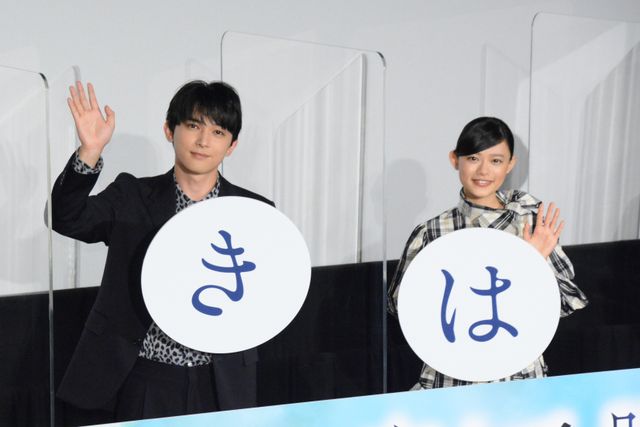 杉咲花はチェック柄ドレスで登場！『青くて痛くて脆い』初日舞台あいさつ（17枚目）