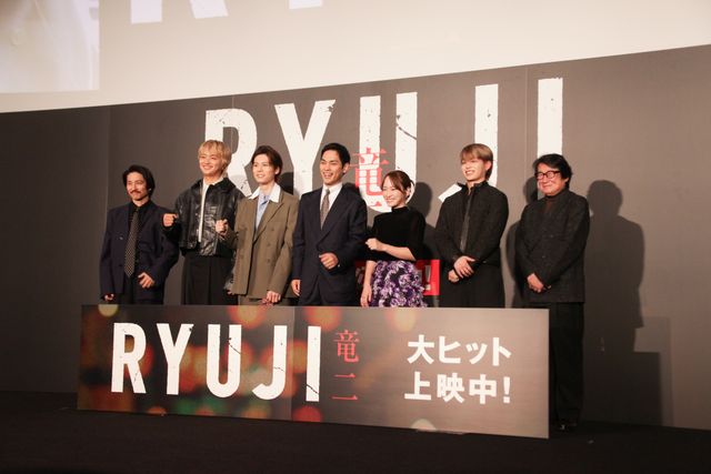 柳楽優弥・川栄李奈・萩原利久・JUNON（BE:FIRST）ら『RYUJI 竜二』初日舞台挨拶の様子（3枚目）