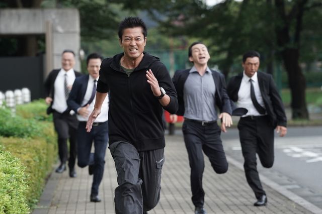 右京＆イタミンが即席タッグ!?「相棒season21」第3話「逃亡者 亀山薫」（6枚目）