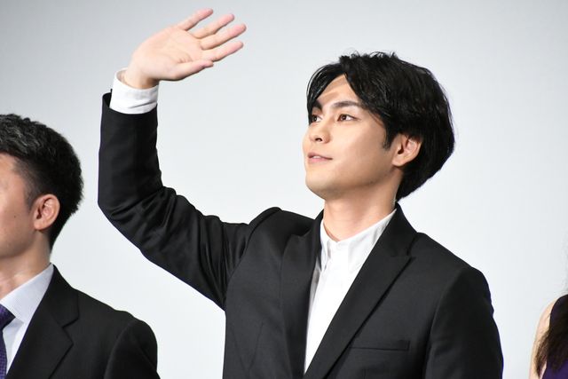 柳楽優弥＆有村架純が三浦春馬さんの思い出を語る『映画　太陽の子』公開初日舞台あいさつ（13枚目）