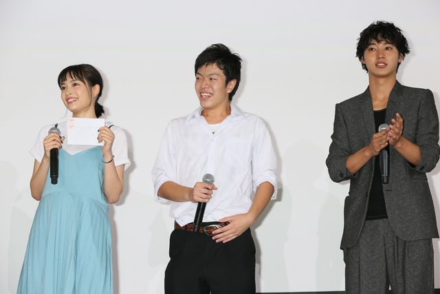 広瀬すず＆山崎賢人がサプライズで高校訪問！フォトギャラリー（5枚目）