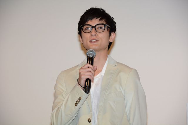 尾野真千子、娘に虐待する母親役でも現場では和気あいあい！　らせん階段で『アナ雪』熱唱　画像ギャラリー（7枚目）