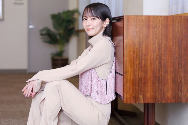 吉岡里帆、クールなエリータ-1とシンクロ！『トランスフォーマー／ONE』インタビュー撮り下ろしカット（5枚目）