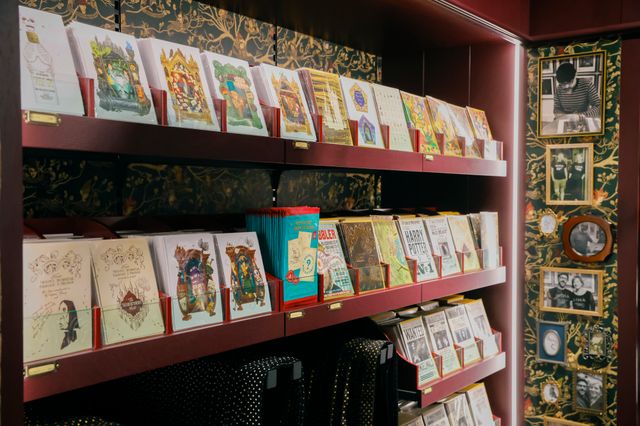 日本初の旗艦店「ハリー・ポッター ショップ 原宿」の内部（41枚目）