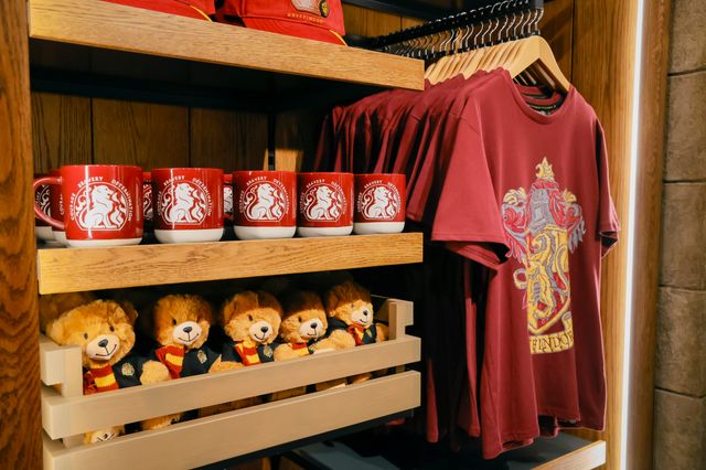 日本初の旗艦店「ハリー・ポッター ショップ 原宿」の内部（49枚目）