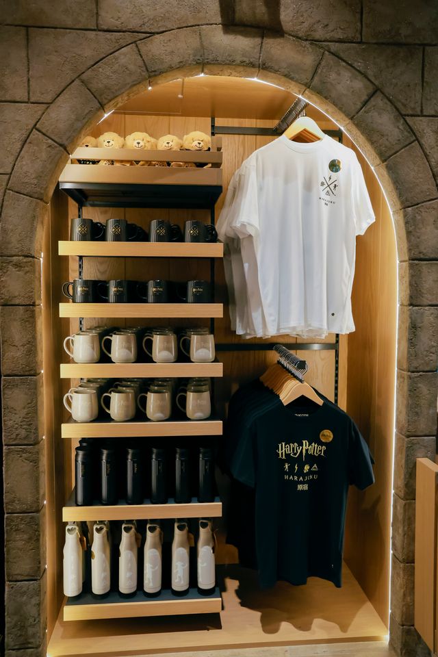 日本初の旗艦店「ハリー・ポッター ショップ 原宿」の内部（57枚目）