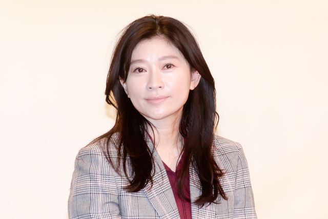 篠原涼子、ジャージ姿で登場！山崎育三郎、高橋克典らと「ハイエナ」記者会見（4枚目）