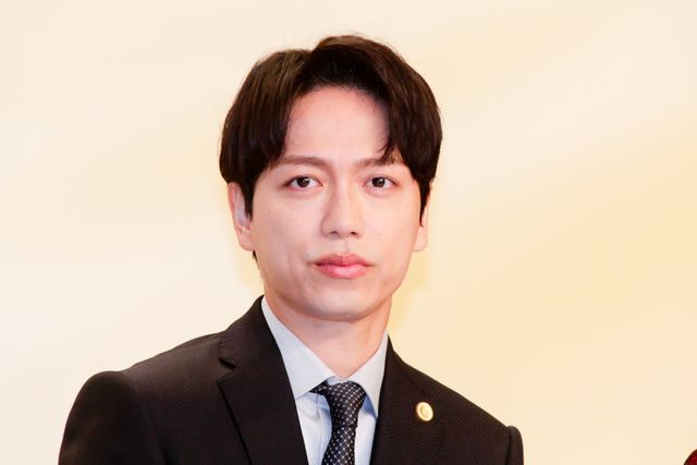 篠原涼子、ジャージ姿で登場！山崎育三郎、高橋克典らと「ハイエナ」記者会見（7枚目）