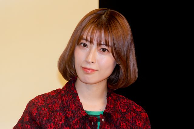 篠原涼子、ジャージ姿で登場！山崎育三郎、高橋克典らと「ハイエナ」記者会見（11枚目）