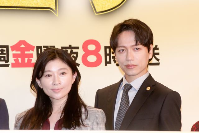 篠原涼子、ジャージ姿で登場！山崎育三郎、高橋克典らと「ハイエナ」記者会見（15枚目）