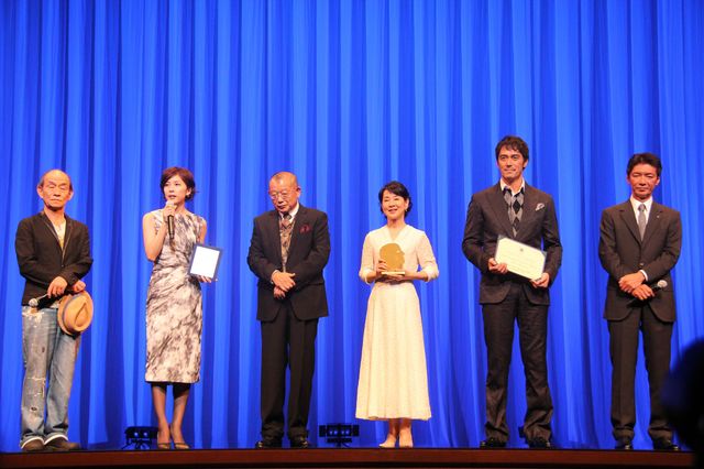 笑福亭鶴瓶が司会！吉永小百合『ふしぎな岬の物語』ジャパンプレミア舞台あいさつ写真ギャラリー（8枚目）