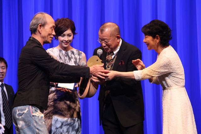 笑福亭鶴瓶が司会！吉永小百合『ふしぎな岬の物語』ジャパンプレミア舞台あいさつ写真ギャラリー（11枚目）