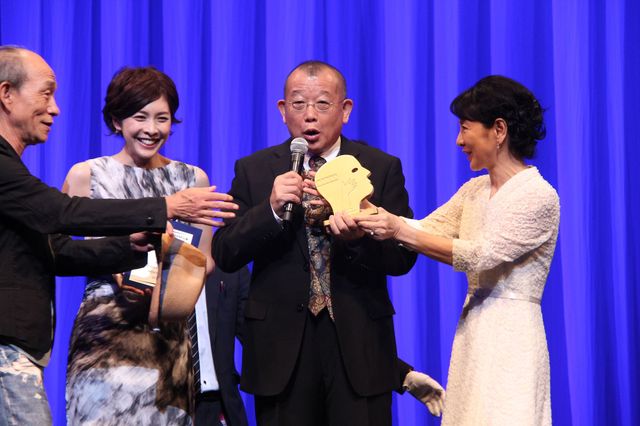 笑福亭鶴瓶が司会!吉永小百合『ふしぎな岬の物語』ジャパンプレミア舞台あいさつ写真ギャラリー