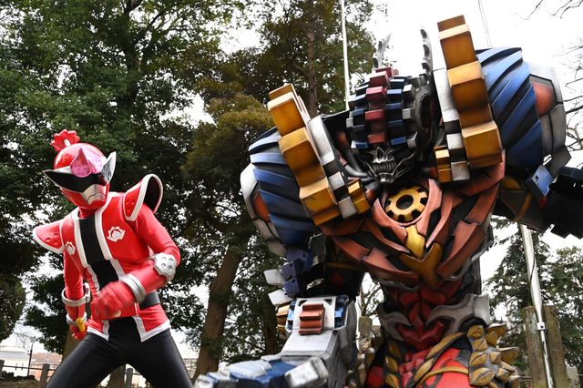 ゼンカイトピアを支配する“柏餅王”ゾックス…『ドンブラザーズVSゼンカイジャー』場面写真（3枚目）