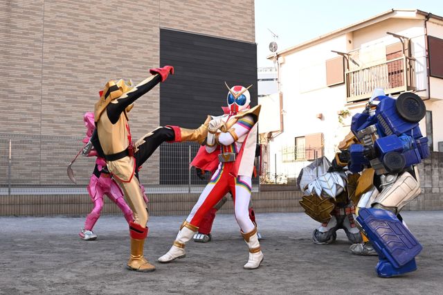 ゼンカイトピアを支配する“柏餅王”ゾックス…『ドンブラザーズVSゼンカイジャー』場面写真（5枚目）