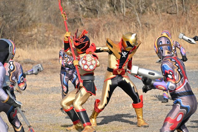 ゼンカイトピアを支配する“柏餅王”ゾックス…『ドンブラザーズVSゼンカイジャー』場面写真（11枚目）