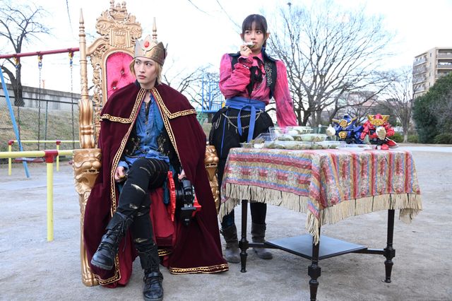 ゼンカイトピアを支配する“柏餅王”ゾックス…『ドンブラザーズVSゼンカイジャー』場面写真