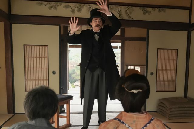 なみ（さとうほなみ）はラブラブで…朝ドラ「ばけばけ」第81回の場面写真（2枚目）