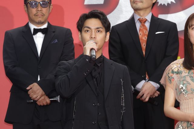 岡田准一、木村文乃、山本美月ら『ザ・ファブル』キャストがレッドカーペットに登場！（5枚目）