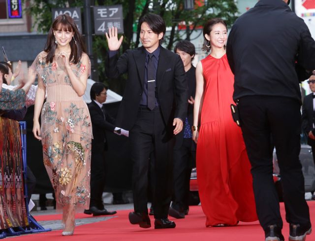 岡田准一、木村文乃、山本美月ら『ザ・ファブル』キャストがレッドカーペットに登場！（14枚目）