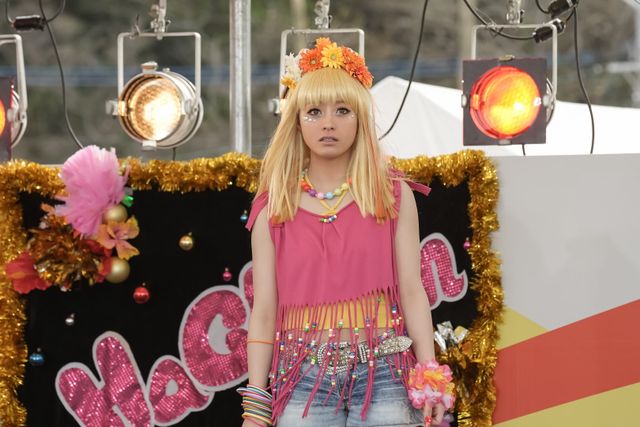 踊りながら結（橋本環奈）を励まして…朝ドラ「おむすび」第20回（5枚目）