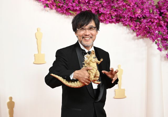 『ゴジラ-1.0』チームがゴジラシューズでレッドカーペット登場！：フォトギャラリー