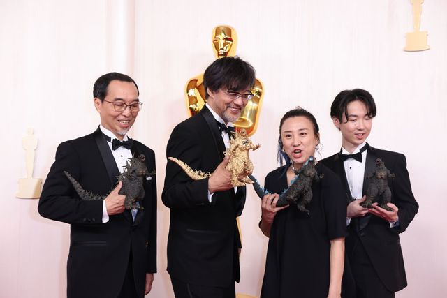 『ゴジラ-1.0』チームがゴジラシューズでレッドカーペット登場！（2枚目）