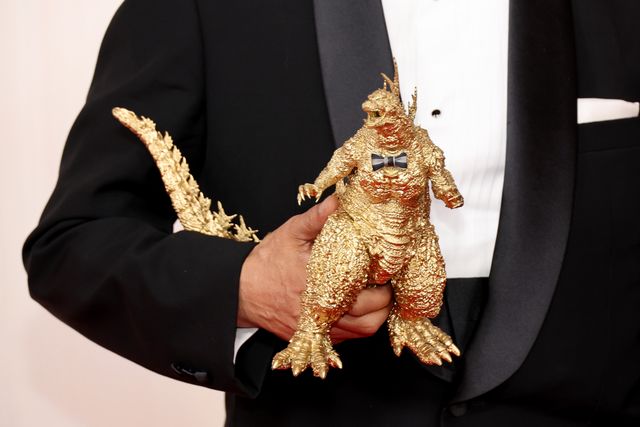 『ゴジラ-1.0』チームがゴジラシューズでレッドカーペット登場！（4枚目）