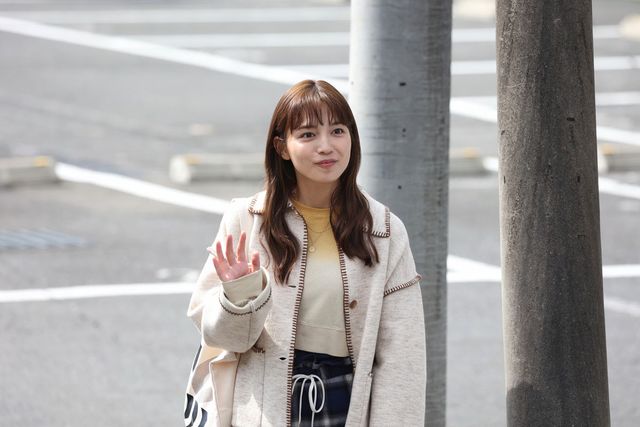 手をつなぐ川口春奈“紬”と鈴鹿央士“湊斗”「silent」第4話より（2枚目）