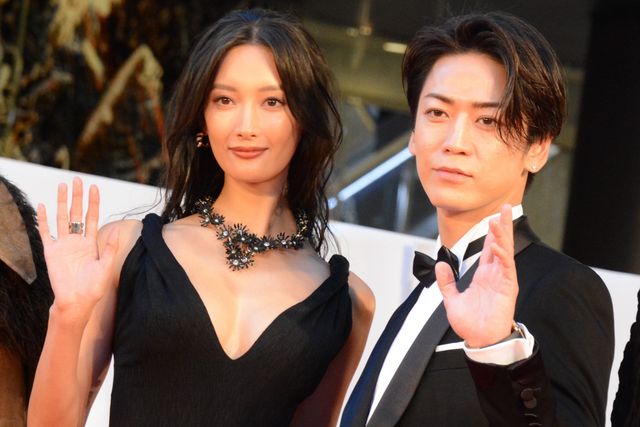 『怪物の木こり』亀梨和也、菜々緒がレッドカーペットに登場！（4枚目）