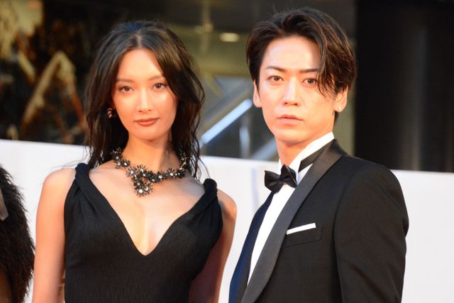 『怪物の木こり』亀梨和也、菜々緒がレッドカーペットに登場！（11枚目）