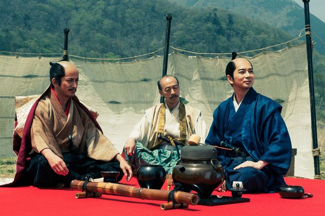信長を接待…【どうする家康】第26回「ぶらり富士遊覧」の場面写真（3枚目）