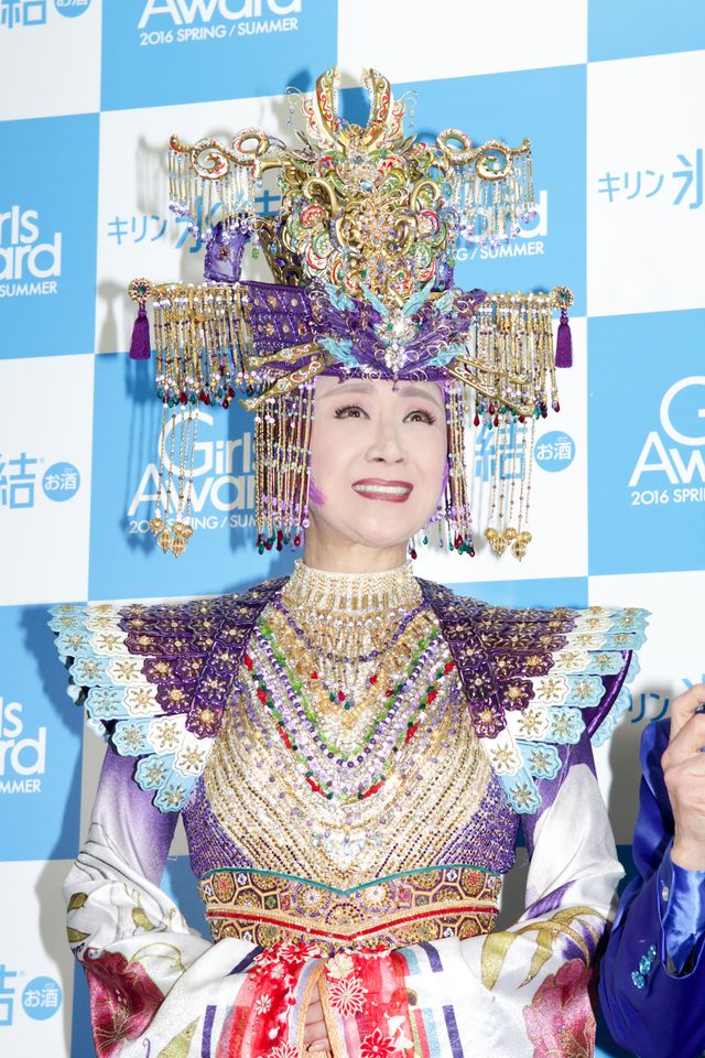 メガ幸子、高橋みなみにバカラのグラス贈る　画像ギャラリー（7枚目）